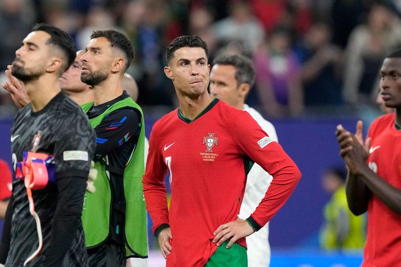 Viral Cristiano Ronaldo Abaikan Joao Felix Usai Adu Penalti