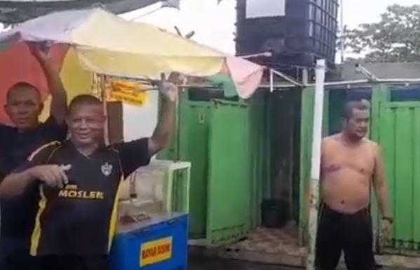 Viral Fenomena Hujan Lokal 1 Jam di Area 3x3 Meter di Pantai Jegur Probolinggo
