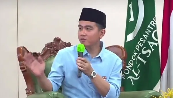 Viral Jawaban Ngelantur Gibran Rakabuming saat Ditanya Santri Tips Sukses: Belajar dan Nurut Sama Kyai