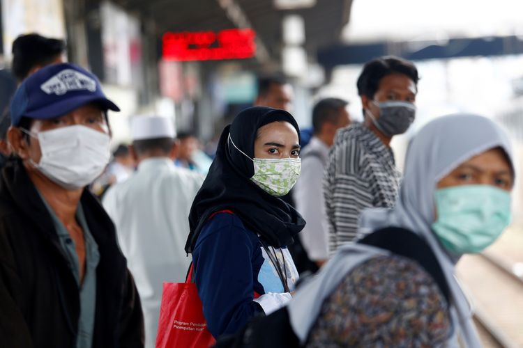 Viral Kabar Pakai Masker Wajib Lagi saat Kasus COVID Naik, Ini Klarifikasi Kemenkes