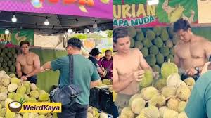 Viral Karena Jualan Durian Telanjang Dada, Penjual Ini Minta Maaf