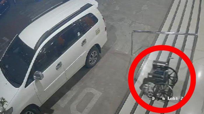 Viral Kursi Roda Rumah Sakit Abdoer Situbondo Jalan Sendiri Menuruni Tangga Terekam CCTV 