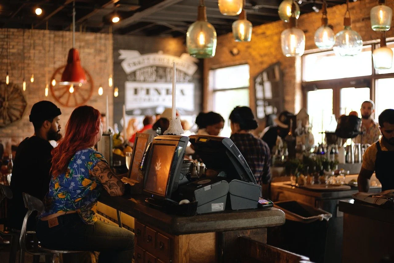 Viral Lowongan Kerja Nongkrong di Kafe dan Dapat Gaji