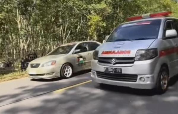 Viral Mobil Ambulans Ikutan Drag Race Lawan Sedan di Jember