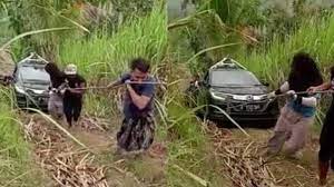 Viral Mobil Google Maps Nyasar dan Masuk ke Perkebunan Akhirnya Diderek Warga