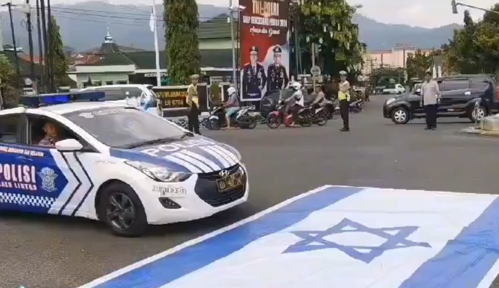 Viral Mobil Patwal Satlantas Lindas Bendera Israel di Banjarnegara