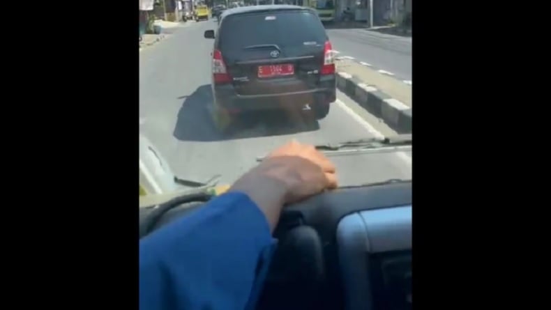 Viral Mobil Pelat Merah Majalengka Halangi Laju Damkar Berujung Ditarik