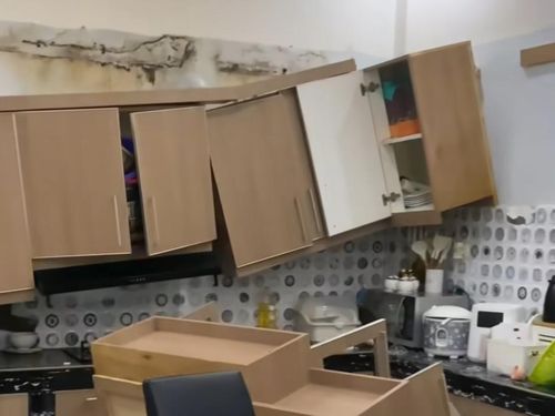 Viral Momen Kitchen Set Rumah Tiba Tiba Ambrol, Banyak Peralatan Pecah 