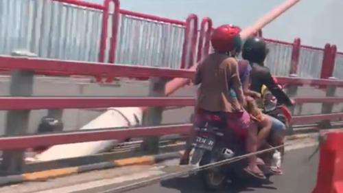 Viral Motor Bonceng 5 Melintas di Jalur Cepat Jembatan Suramadu