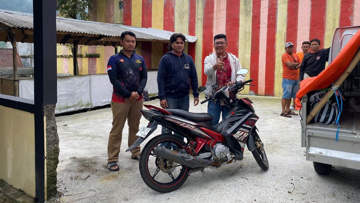 Viral Motor Misterius Diparkir di Halaman Masjid Dieng Berhari hari