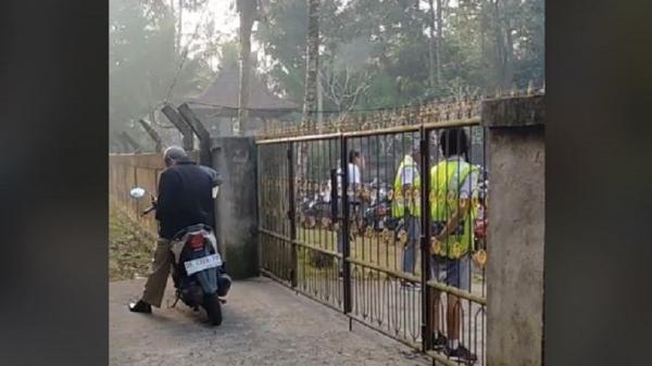 Viral Murid Tutup Gerbang Sekolah untuk Guru yang Telat