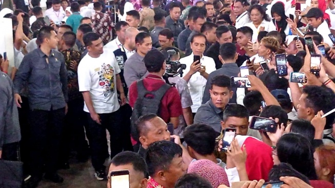 Viral Ngamuk saat Jokowi Tiba di Acara Relawan Bobby