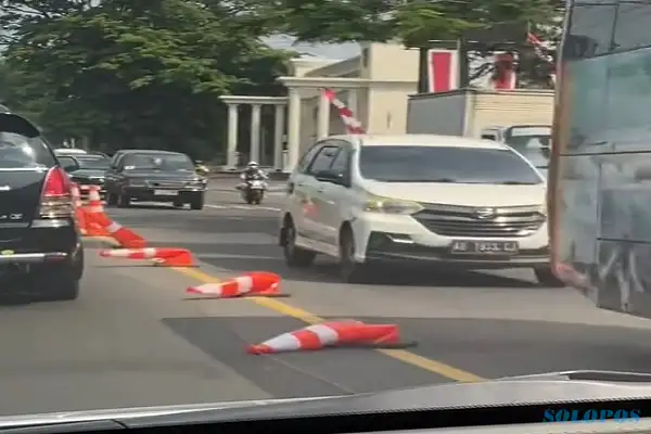 Viral Pembatas Jalan di Semarang Meleyot karena Kepanasan Ini Penjelasan Dishub