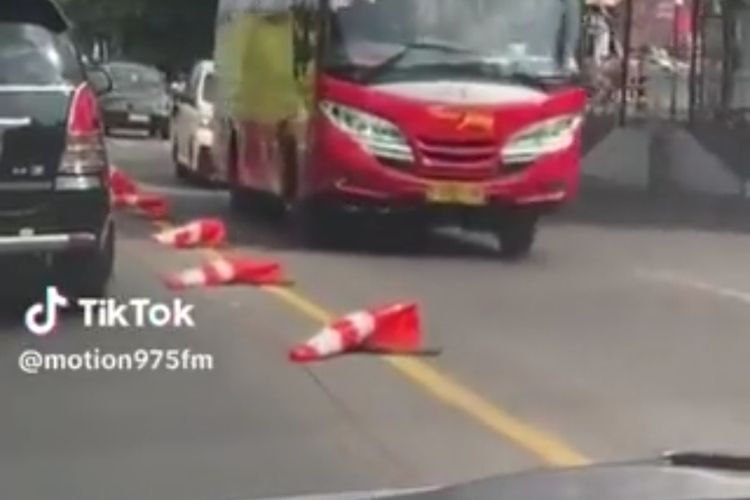 Viral Pembatas Jalan di Semarang Meleyot karena Kepanasan Ini Penjelasan Dishub