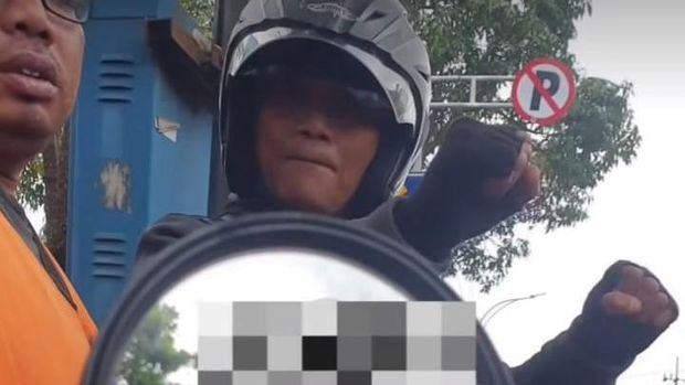 Viral Pemotor Ngamuk Usai Ditegur Jangan Ngerokok di Jalan Raya