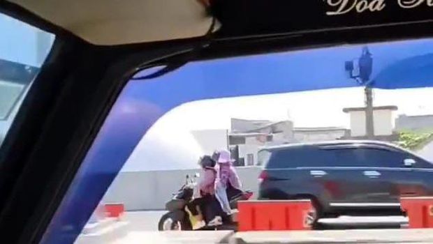 Viral Pemotor Wanita Masuk Tol Lawan Arah Diteriaki Warga Tak Dengar