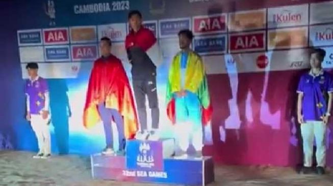 Viral Podium SEA Games 2023 Gelap Cuma Diterangi Pakai Lampu Mobil