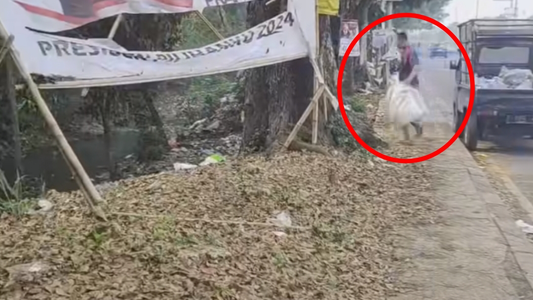Viral Pria Buang Sampah Satu Pikap di Jalan Raya Bogor Jakarta DLH Bogor : Denda Rp50 Juta
