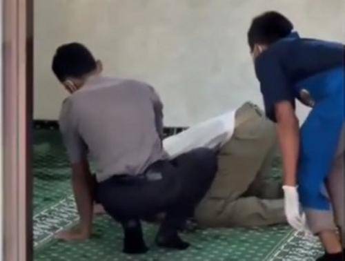 Viral Pria Dikira Meninggal saat Sujud Sholat Ternyata Tertidur