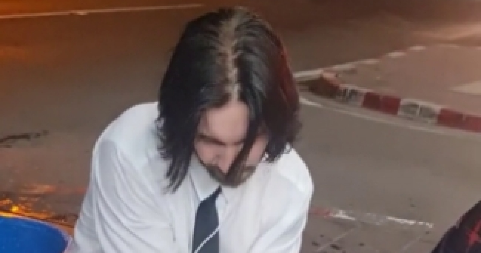 Viral Pria Mirip Keanu Reeves Kerja Serabutan Cuci Piring hingga Jualan Keliling 