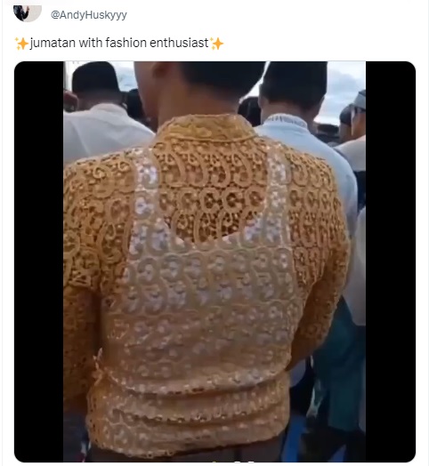 Viral Pria Pakai Baju Transparan saat Sholat Jumat, Videonya Viral Jadi Sorotan Netizen!