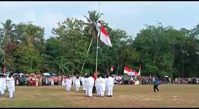 Viral Pria di Lampung Panjat Tiang Bendera Karena Tali Putus Saat Upacara HUT RI