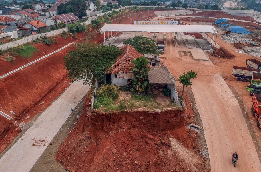 Viral Rumah Berdiri di Tengah Proyek Tol Cijago Kini Sudah Dibongkar