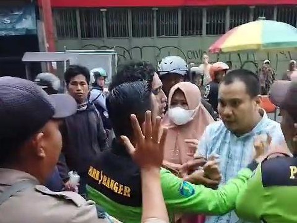 Viral Satpol PP Cekcok dengan Pemotor hingga Ditampar di Alun alun Bogor