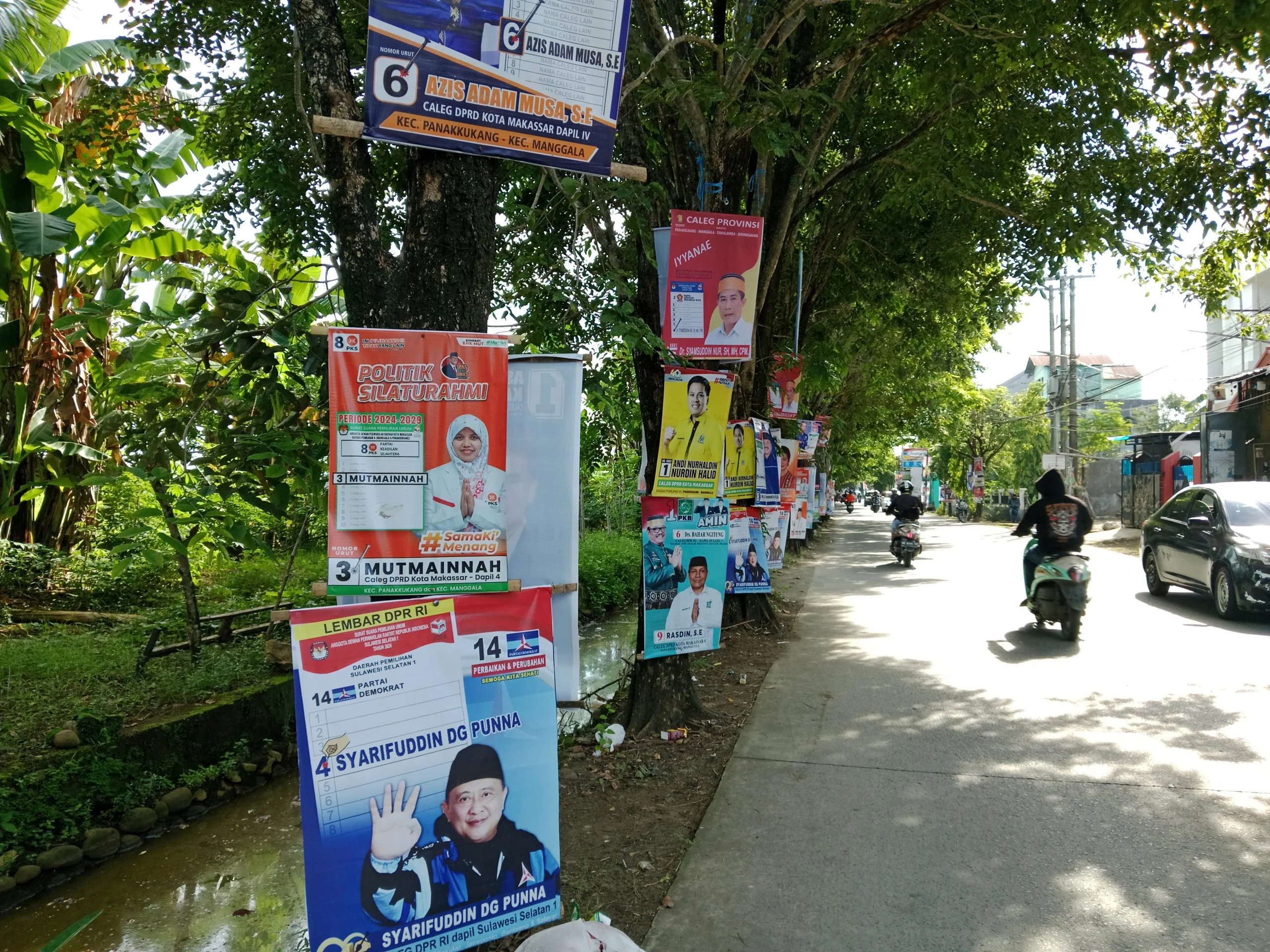 Viral Sekelompok Masyarakat Tandai Poster Caleg di Pohon, Pemasangan APK di Ruang Publik Memang Bikin Gelisah