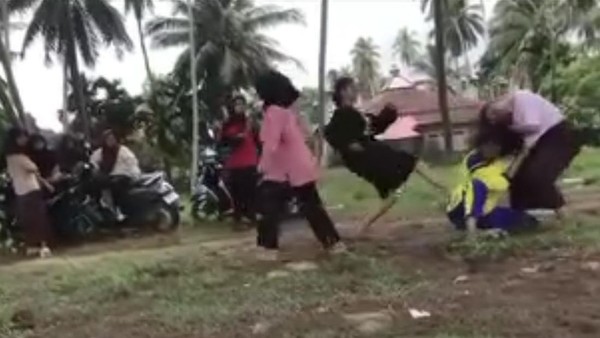 Viral Siswi SMP di Pesisir Selatan Dikeroyok Teman