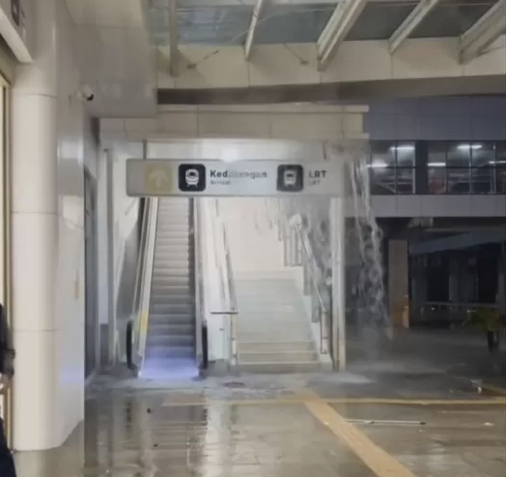 Viral Stasiun Halim KA Cepat Bocor, KCIC Buka Suara
