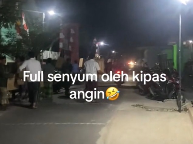 Viral Syukuran Sultan Jamaah Dapat Bingkisan Kipas Angin