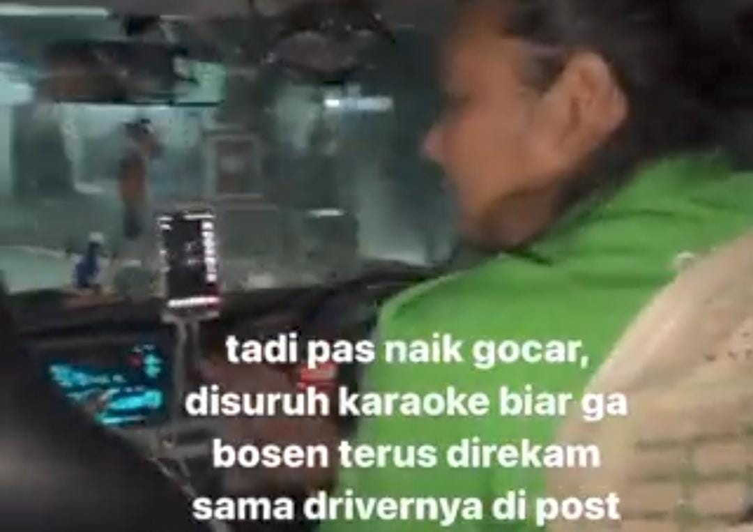 Viral Taksi Online Lengkap dengan Karaoke Auto Diburu