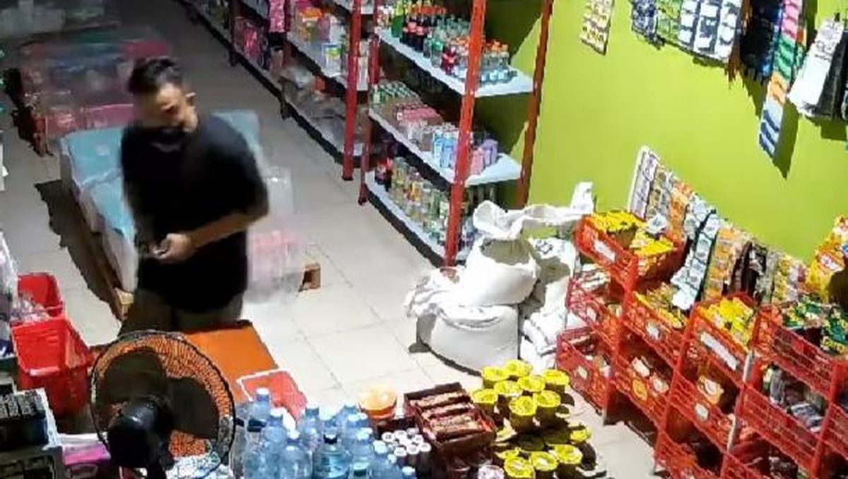 Viral Terekam CCTV Pembobolan Toko Kelontong di Juwiring Klaten