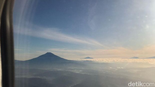 Viral Tiktoker Merinding Kaget Lihat Beda Langit Jakarta dengan Jogja