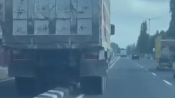 Viral Truk Melintasi Separator Ring Road Utara, Polisi Buru Pengemudi