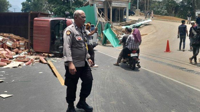 Viral Truk Muatan Tanah Terguling di Bogor, Lalin Sempat Macet