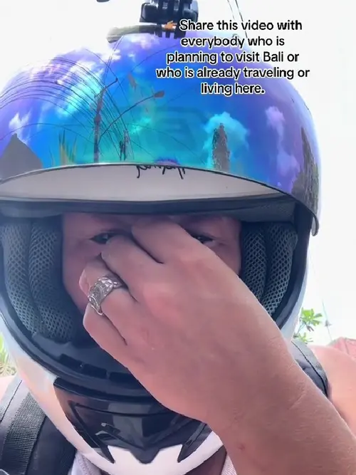 Viral Turis Asing Menangis Usai Saksikan Kecelakaan di Bali, Ingatkan Pengendara Motor Pakai Helm