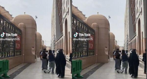 Viral Turis Berkaus dan Tak Berjilbab di Pagar Masjid Nabawi