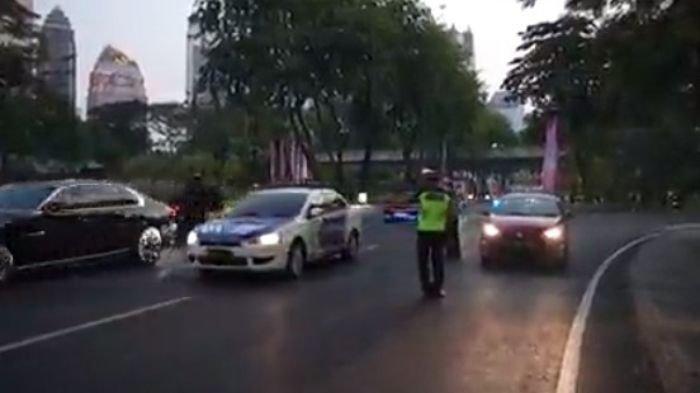 Viral Video Mobil Polisi Terobos Iring iringan Delegasi Laos untuk KTT ASEAN, Polisi yang Jaga Emosi