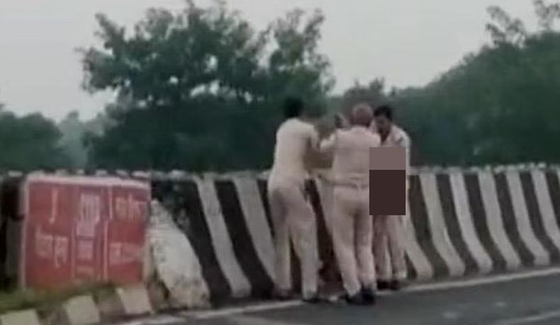 Viral Video Polisi India Buang Separuh Jasad Korban Kecelakaan ke Sungai