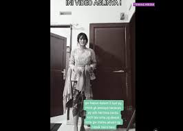 Viral Wanita Cantik Rekam Video Pakai Kebaya Terdengar Suara Gaib Kamu Pergi!