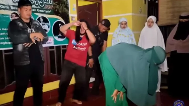 Viral Wanita Imam Sholat Laki Laki Di Ponpes Al Kafiyah, Ternyata Konten Youtube Di Langkat Sumut