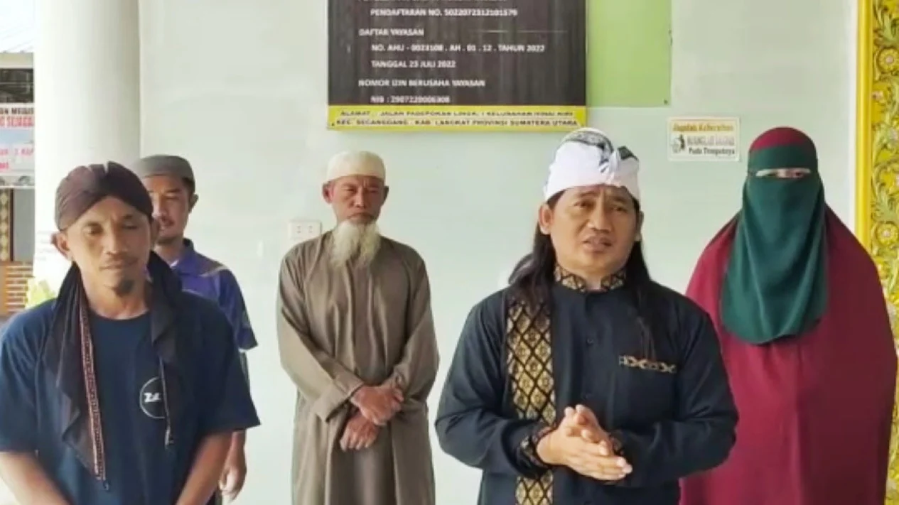 Viral Wanita Imam Sholat Laki Laki Di Ponpes Al Kafiyah, Ternyata Konten Youtube Di Langkat Sumut