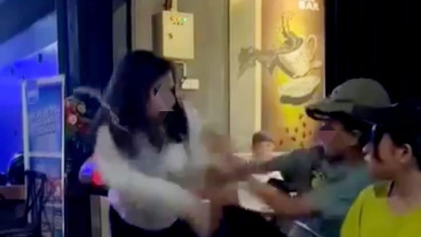 Viral Wanita Labrak DJ yang Disebut Pelakor hingga Berkelahi