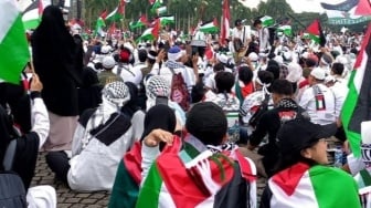 Viral Warga di Papua Gelar Aksi Cinta Damai untuk Palestina, Warganet Salfok ke Bendera Israel