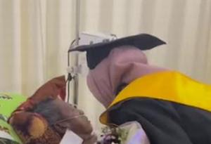 Viral Wisudawan Didampingi Keluarga Teman Orangtua Kandung Absen