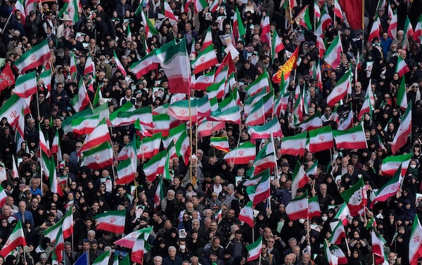 Warga Iran Turun ke Jalan Usai Gencatan Senjata Dua Pekan dengan AS
