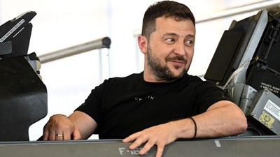 Zelensky Cek Jet F 16 hingga Pesan Korban Pesawat Jatuh Malaysia