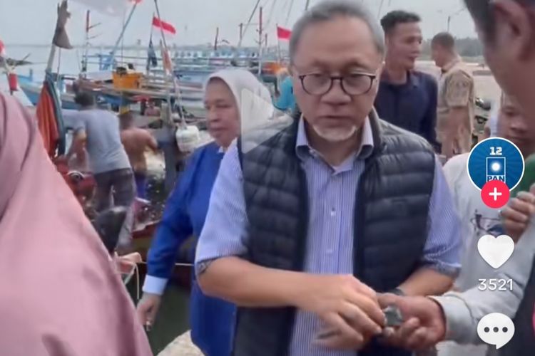 Zulkifli Hasan Bagi Bagi Duit Viral di Media Sosial PAN : Bukan Money Politic